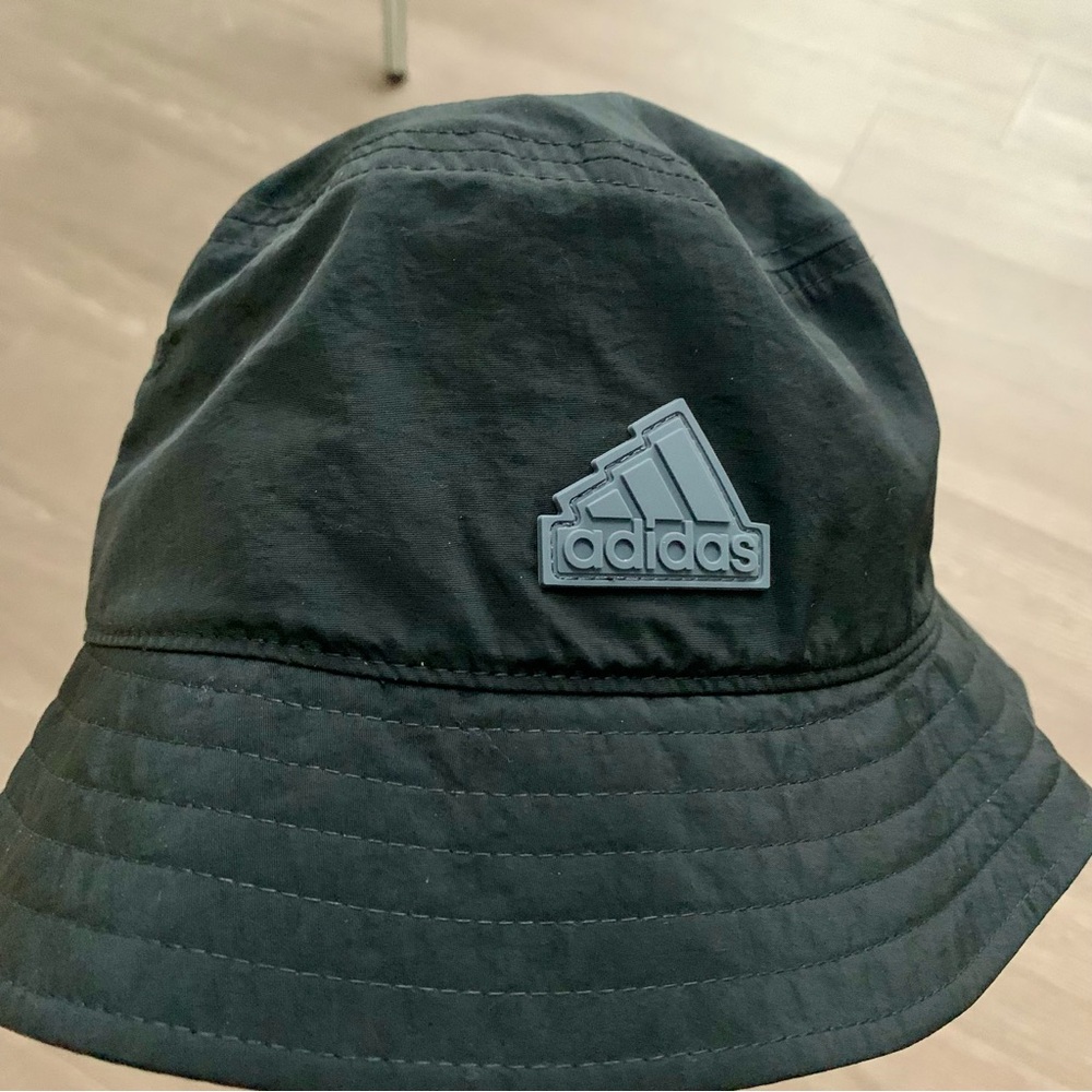 NWOT Adidas Shoreline Bucket Hat